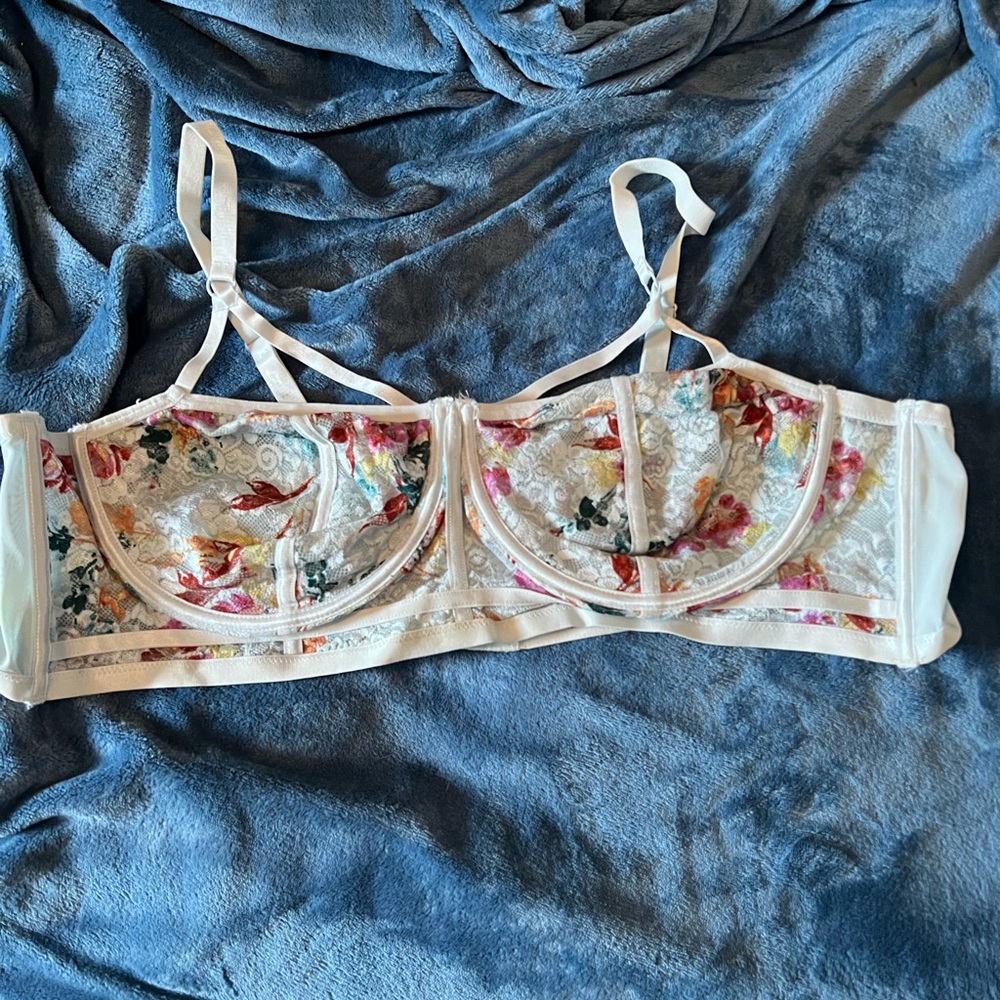 Torrid 6 blue floral lace bralette